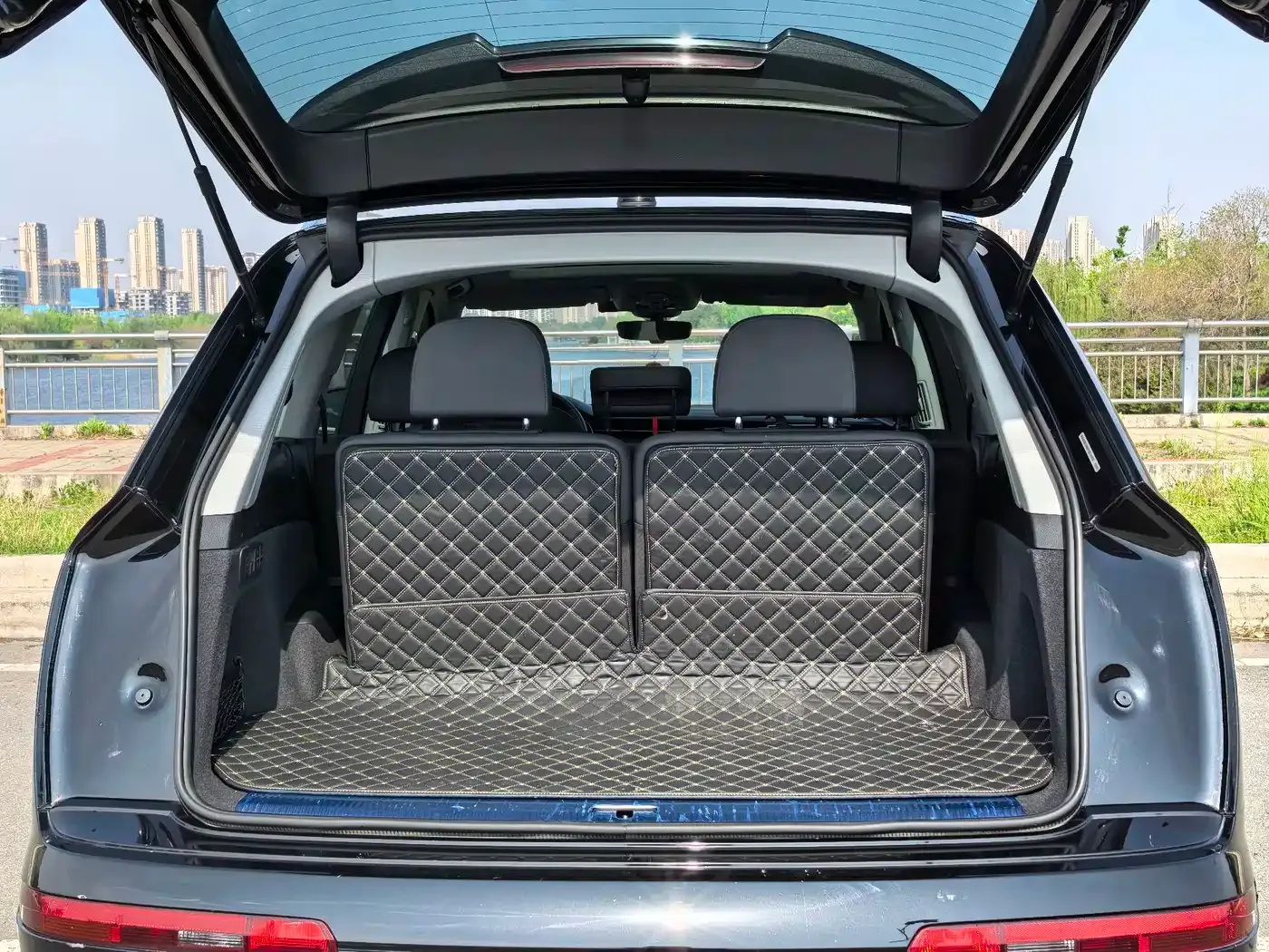 Audi Q7 55 TFSI quattro S line Sport 2023 — фото 16