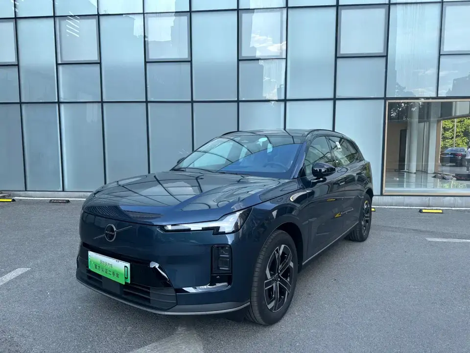 Volvo XC70 Plug-in Hybrid AWD Extended Range Core 2025