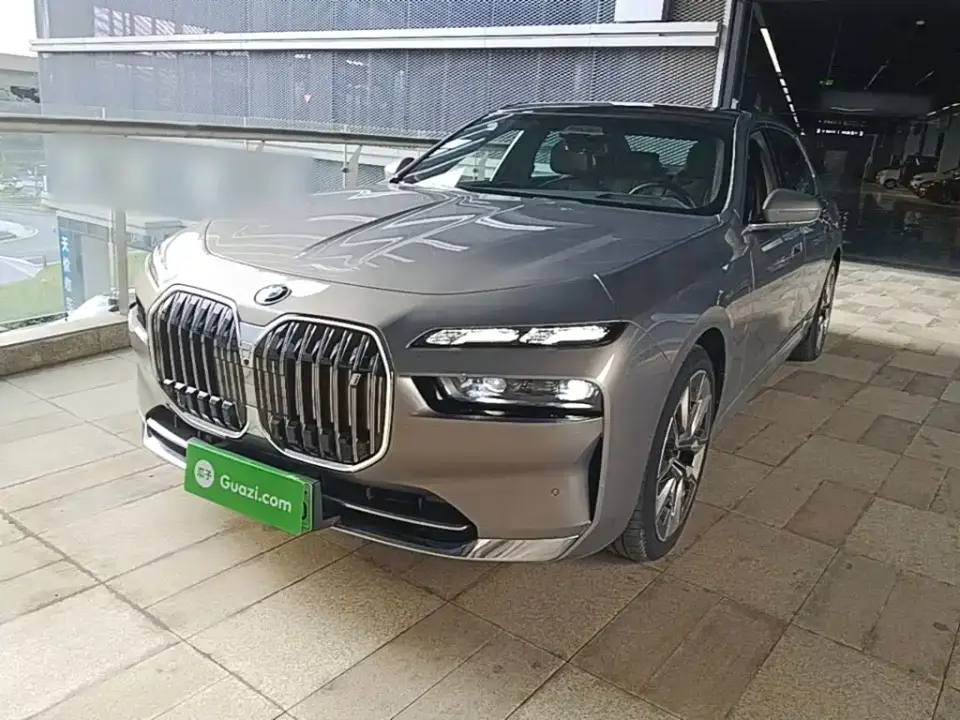 BMW i7 xDrive60L Luxury Package 2023