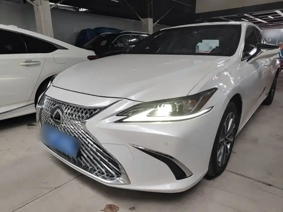 Lexus ES 200 Excellence Edition 2022