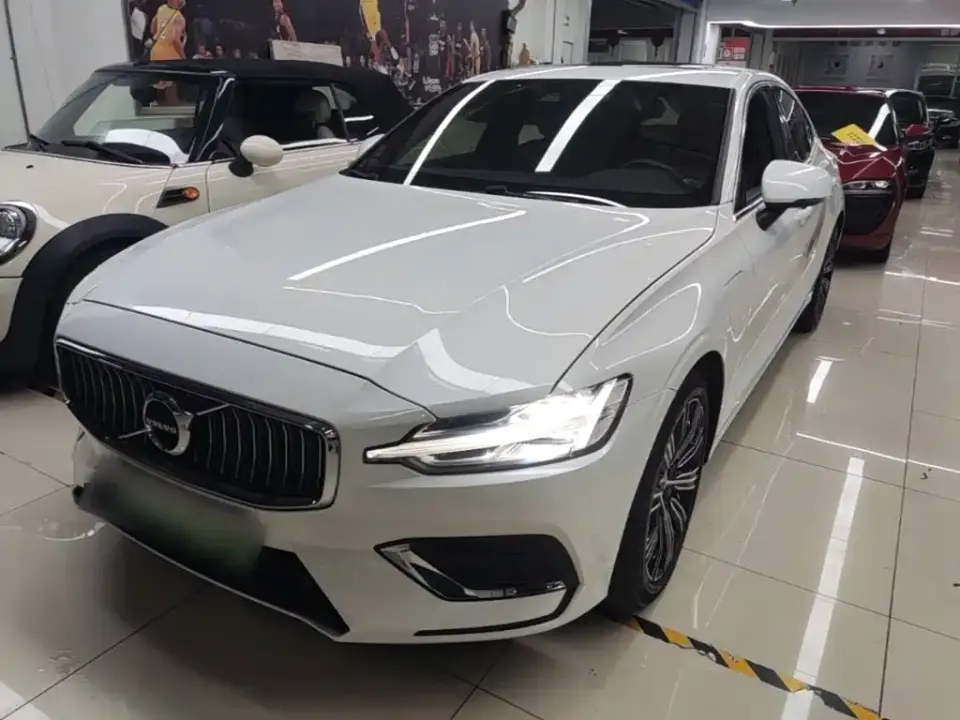 Volvo S60 Plug-in Hybrid T8 E-AWD Hybrid Intelligent Luxury Edition 2021