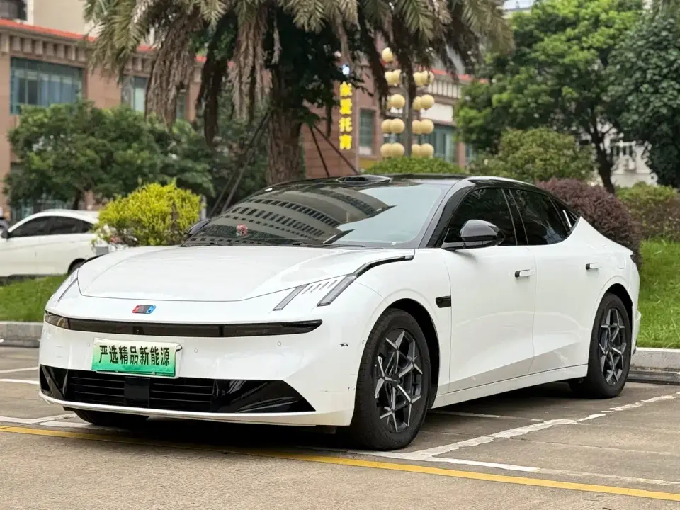 Lynk & Co 10 EM-P Facelift 240 AWD Ultra 2026