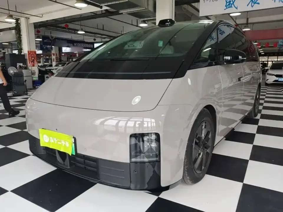 Li Auto MEGA Ultra 2024