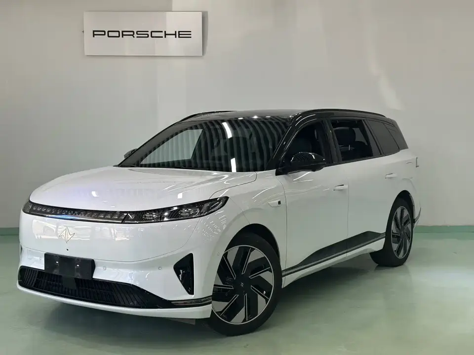 Dongfeng Yipai eπ008 210Ultra Extended Range 6-Seater 2025