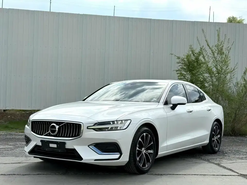 Volvo S60 B4 Smart Comfort Luxury Edition 2022