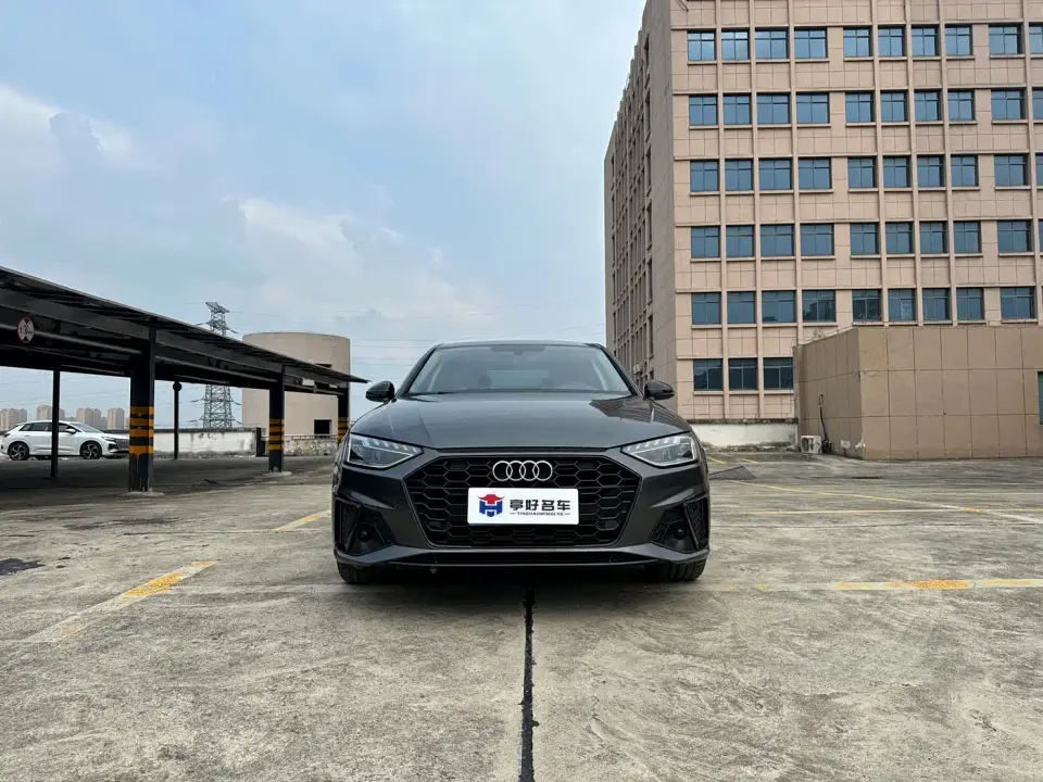 Audi A4L 40 TFSI Luxury Dynamic 2022