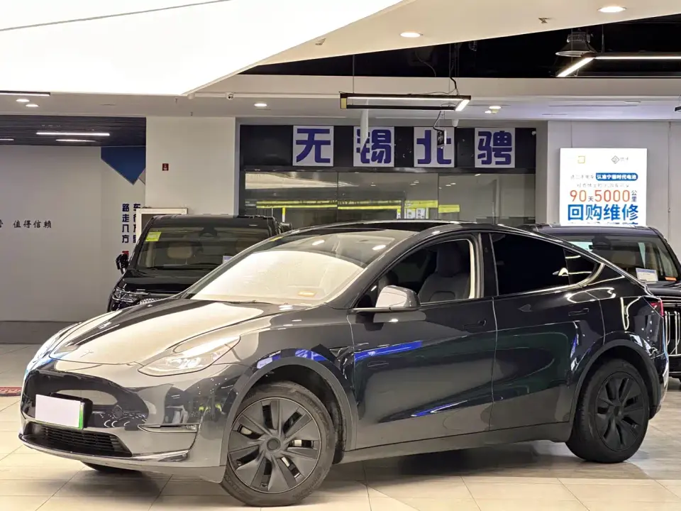Tesla Model Y Long Range AWD 2024