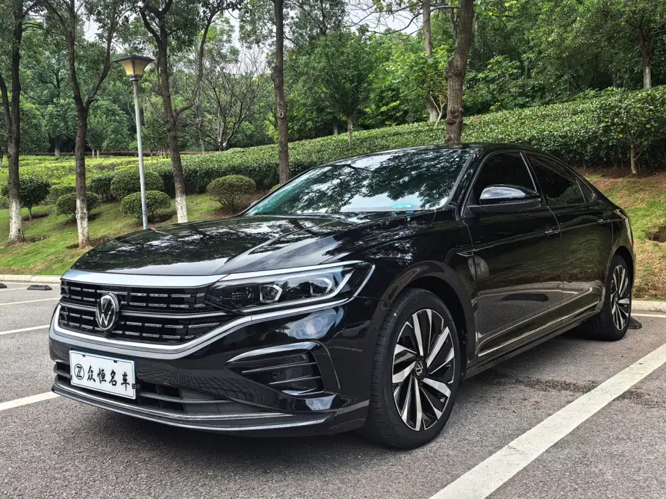 Volkswagen Passat 380TSI Luxury Edition 2022