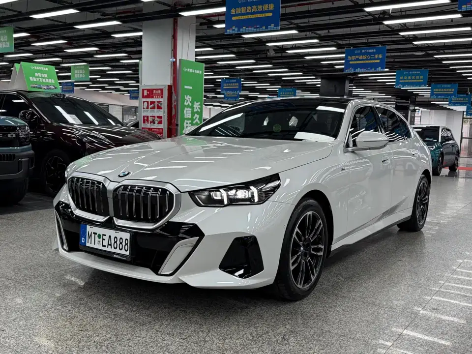 BMW 5 Series 530Li Leading M Sport Package 2025