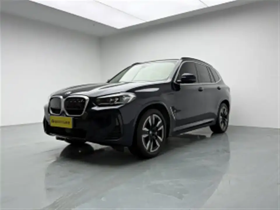 BMW iX3 Facelift Leading Model 2023