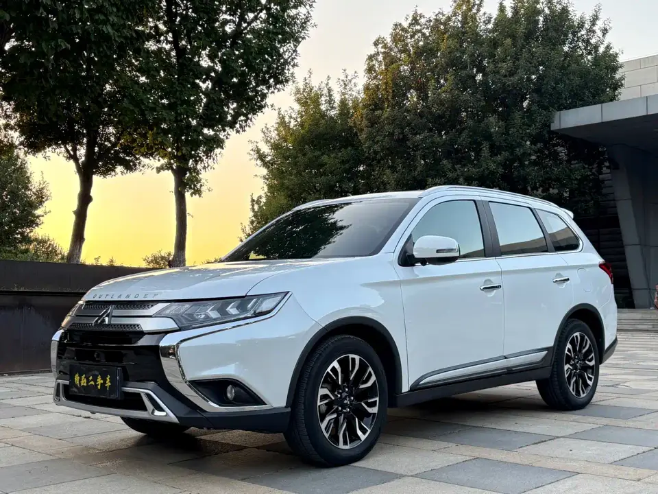 Mitsubishi Outlander 2.4L 4WD Deluxe Edition 5-Seater China VI 2019