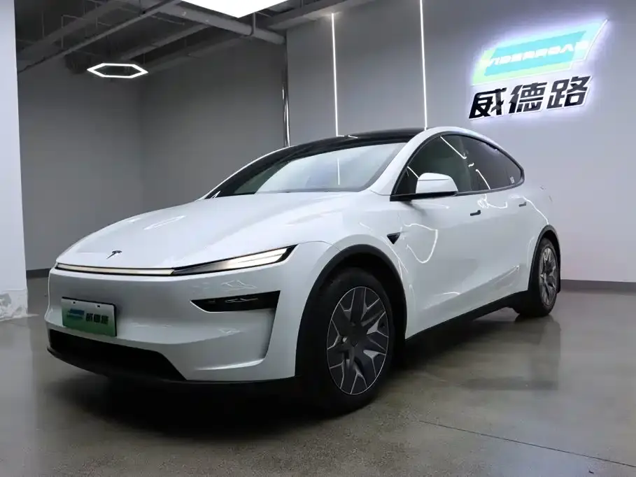 Tesla Model Y L Facelift Long Range AWD 2025
