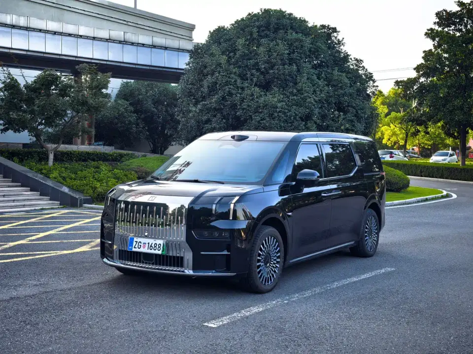 Zeekr 009 6-seat Executive AWD 108kWh 2024