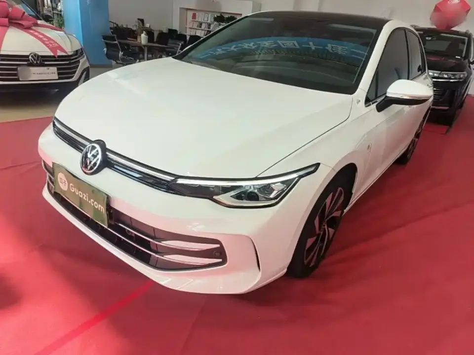 Volkswagen Golf 300TSI Pro 2025