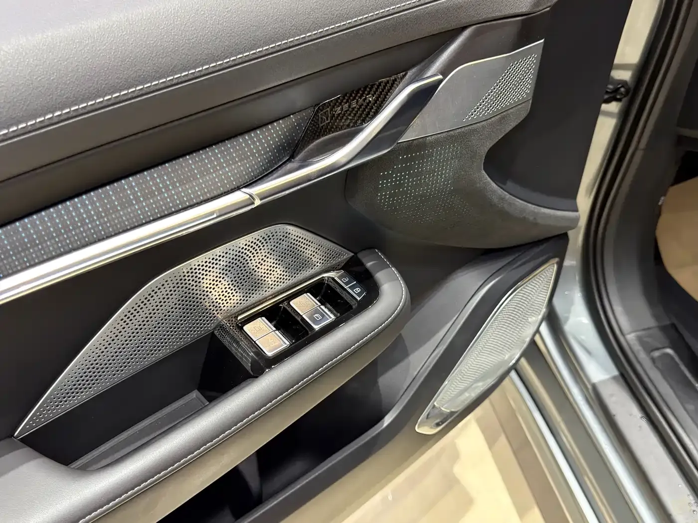 Zeekr 001 Long Range Dual Motor WE Edition 2022 — фото 13