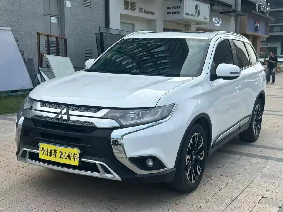 Mitsubishi Outlander 2.0L 2WD Premium 5-seater 2021