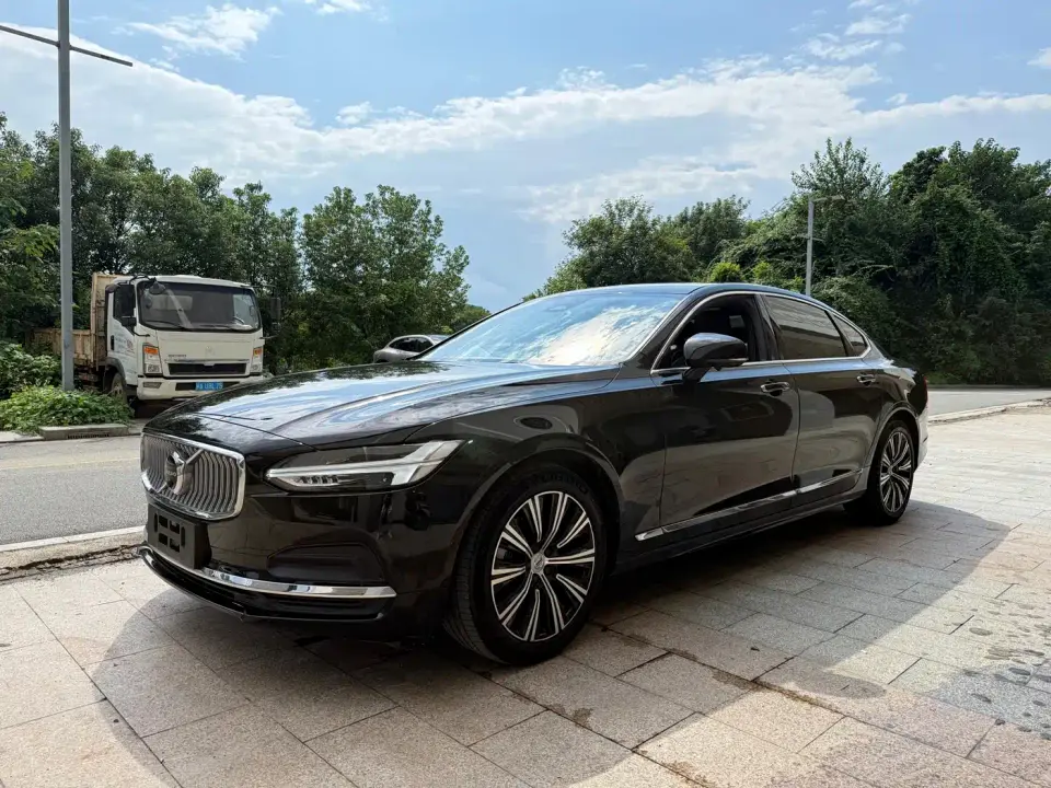 Volvo S90 B5 Momentum Luxury Edition 2022