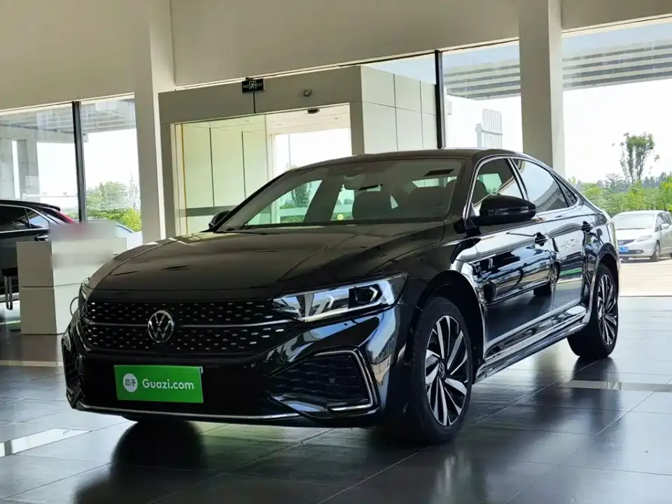 Volkswagen Passat 330TSI Starlight Luxury Edition 2023