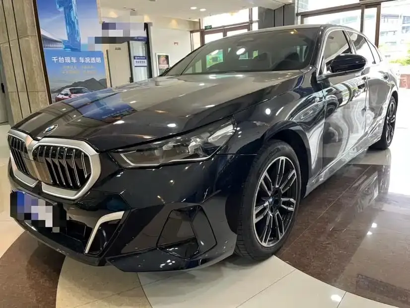 BMW 5 Series 530Li Leading Luxury Package 2025
