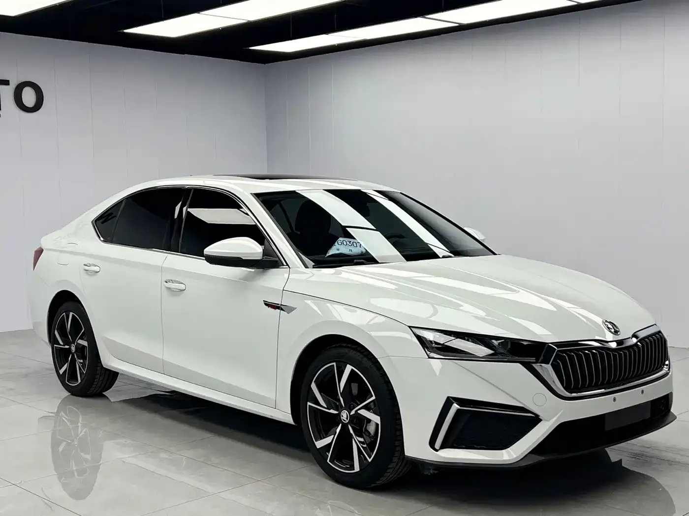 Skoda Octavia PRO TSI280 Premium Edition 2023 — фото 3
