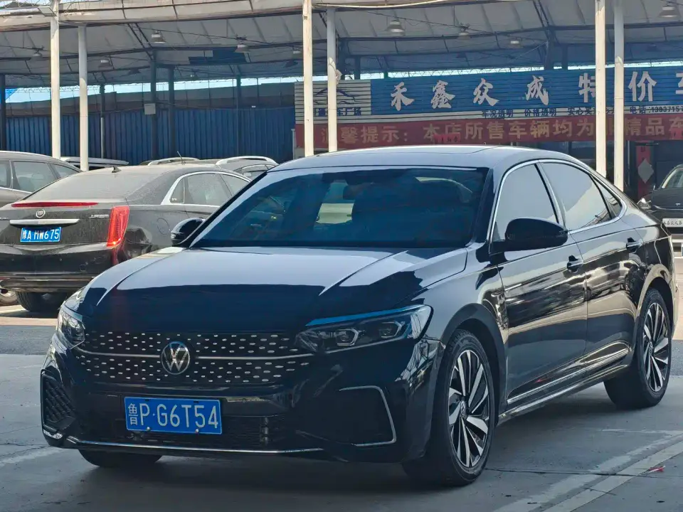 Volkswagen Passat 330TSI Starlight Luxury Edition 2023