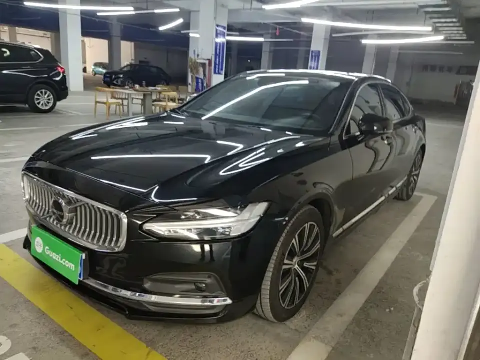 Volvo S90 Model B5 Momentum Luxury Edition 2021