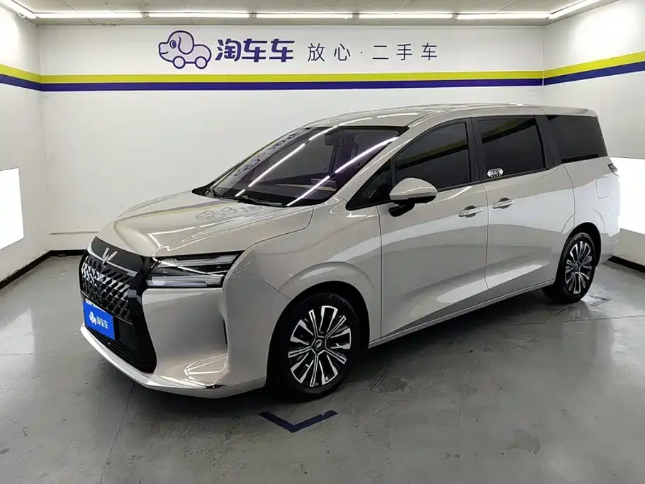 Wuling Motors Xingguang 730 New Energy Model Plug-in Hybrid Base Version 2025
