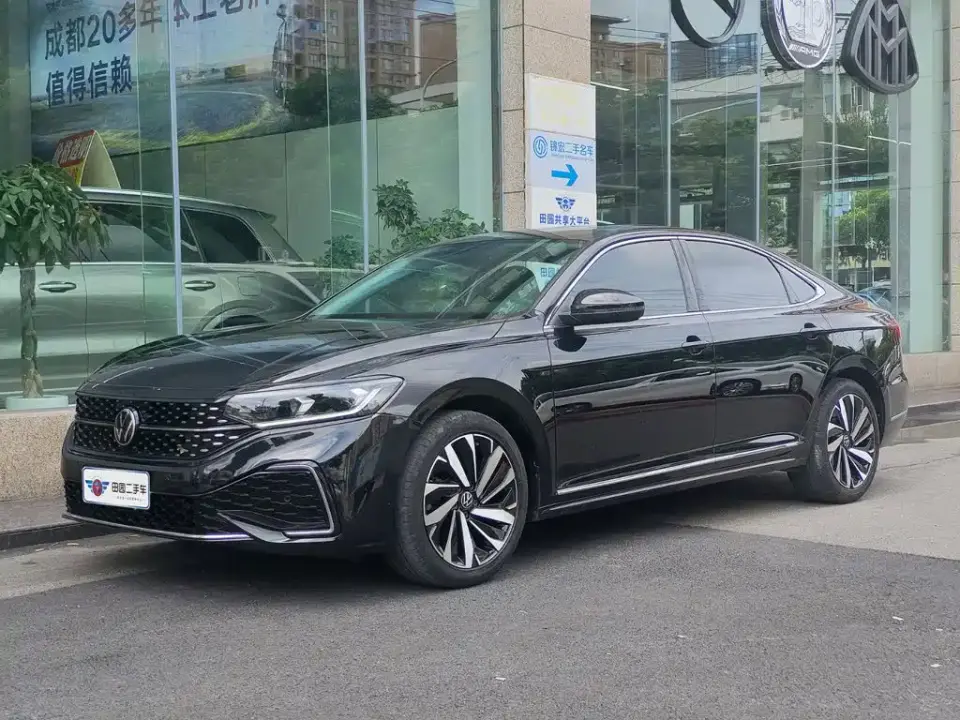 Volkswagen Passat Facelift 330TSI Starlight Elite Edition 2023