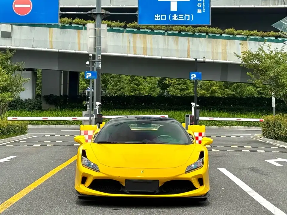 Ferrari F8 Tributo 3.9T V8 2021
