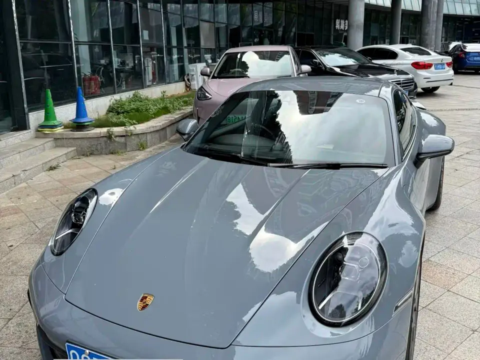 Porsche 911 Carrera 3.0T 2025