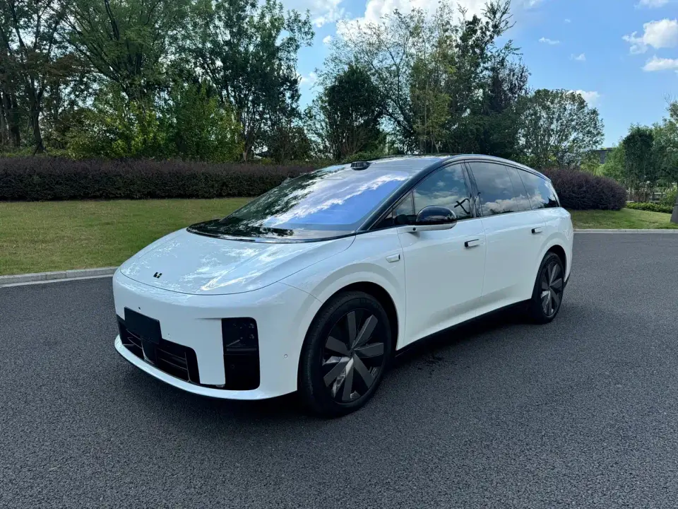 Li Auto Li i8 Standard Edition 2025