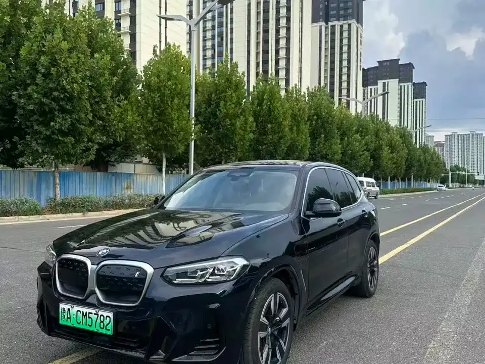 BMW iX3 Leading Edition 2025