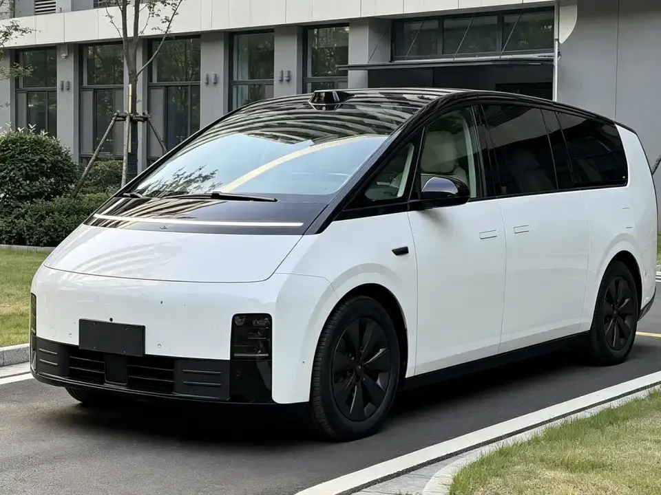 Li Auto MEGA Model Home Family Special Edition 2025