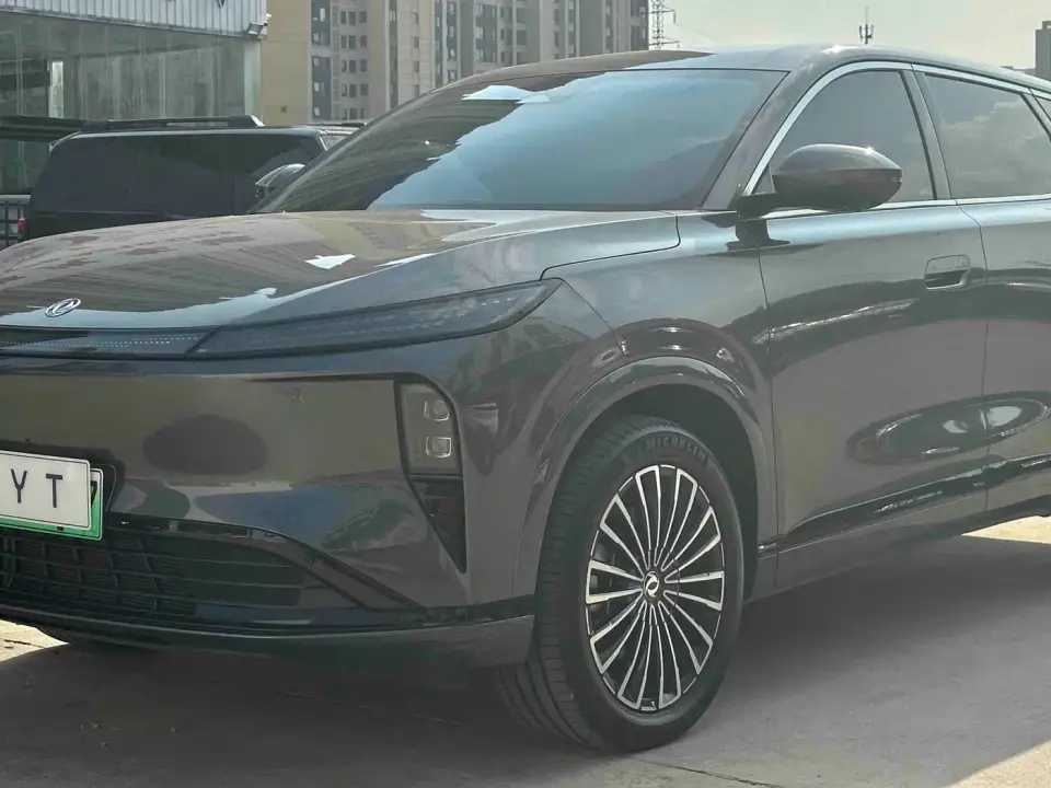 Dongfeng Aeolus L8 Plug-in Hybrid 2025