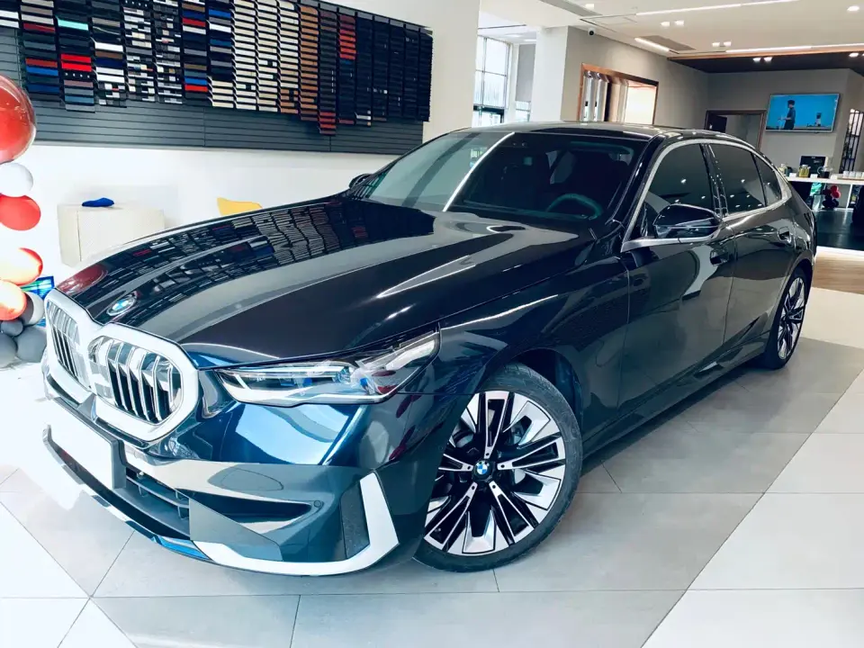BMW 5 Series 530Li Premium Luxury Package 2025