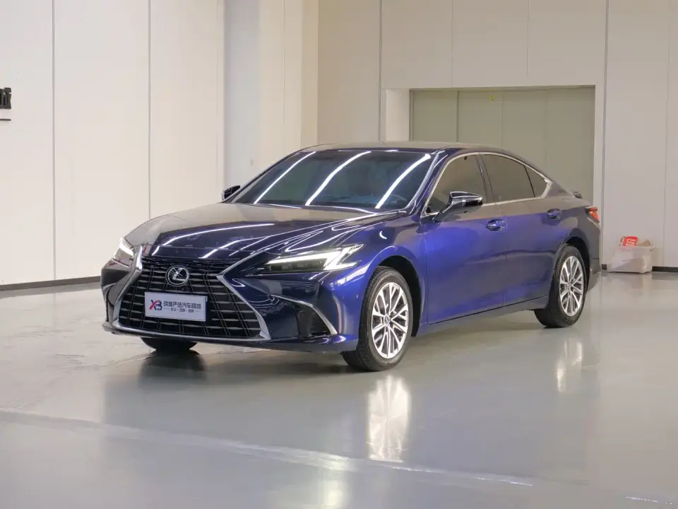 Lexus ES 200 Ultimate Edition 2025
