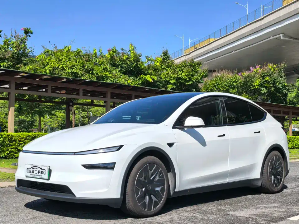 Tesla Model Y L Facelift Long Range AWD 2025