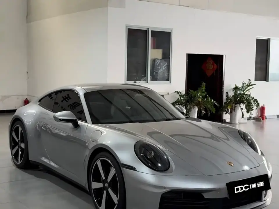 Porsche 911 Carrera 3.0T 2025