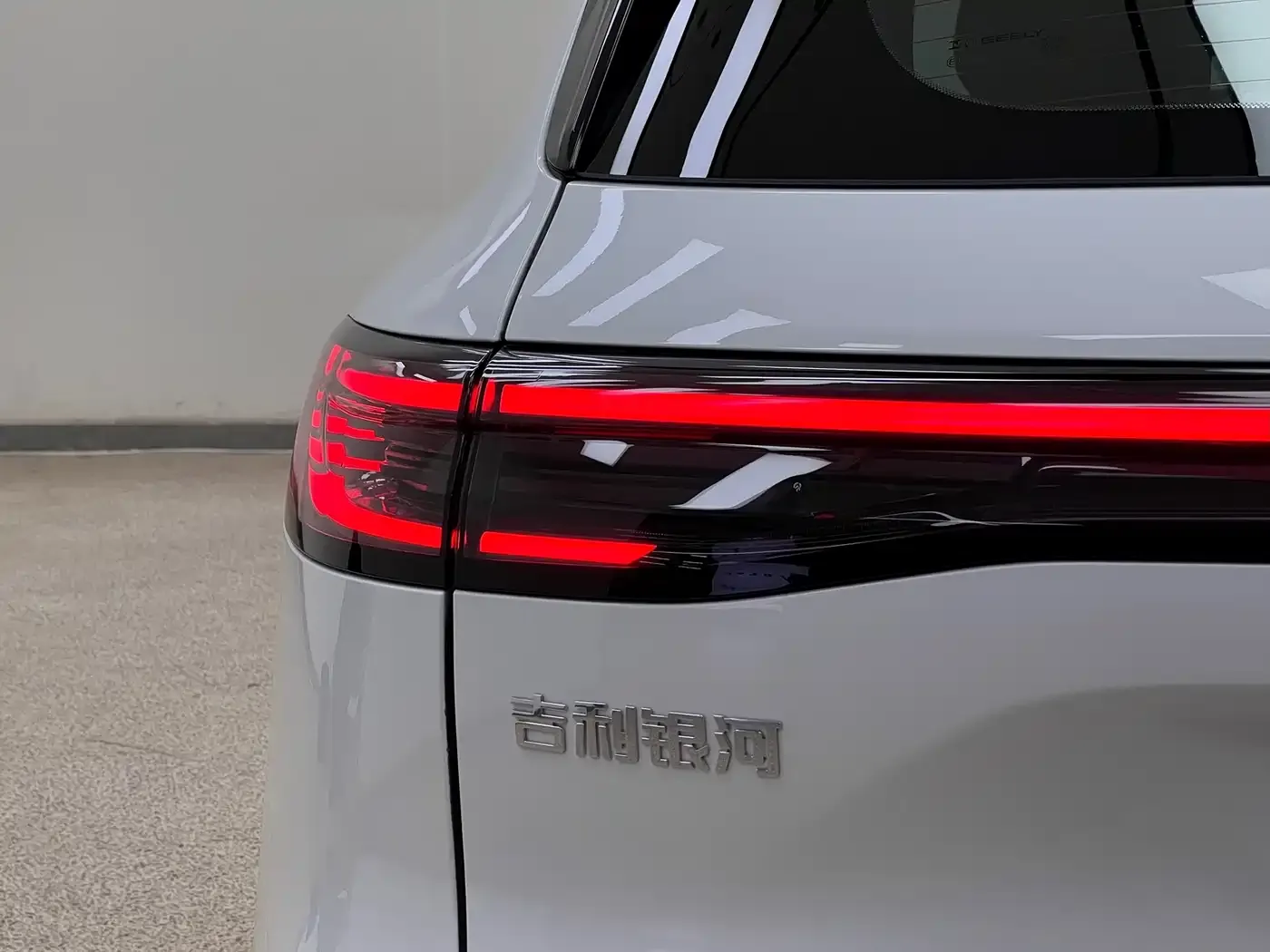 Geely Galaxy Galaxy Starship 7 EM-i Model 120km Explorer+ Edition 2025 — фото 9