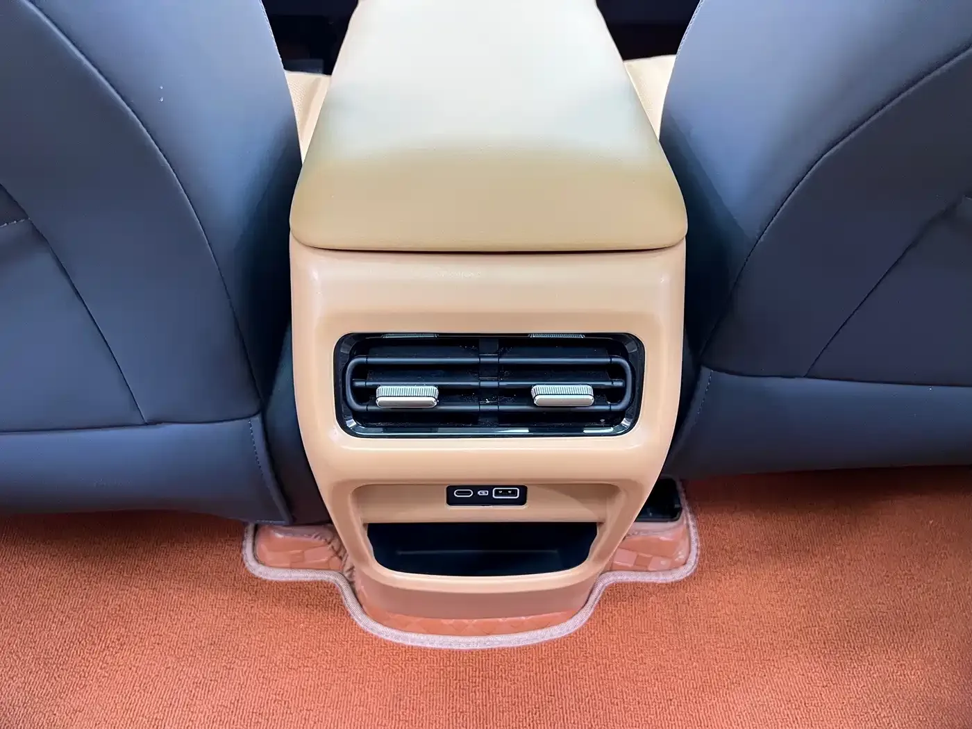 Geely Galaxy Galaxy Starship 7 EM-i Model 120km Explorer+ Edition 2025 — фото 12