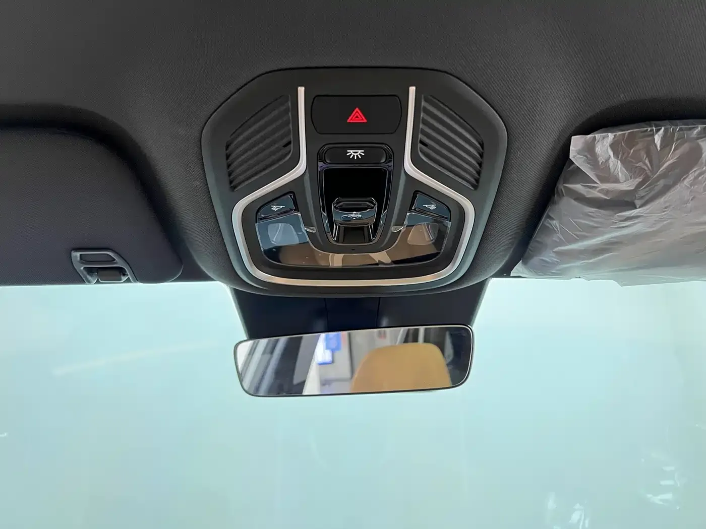 Geely Galaxy Galaxy Starship 7 EM-i Model 120km Explorer+ Edition 2025 — фото 15