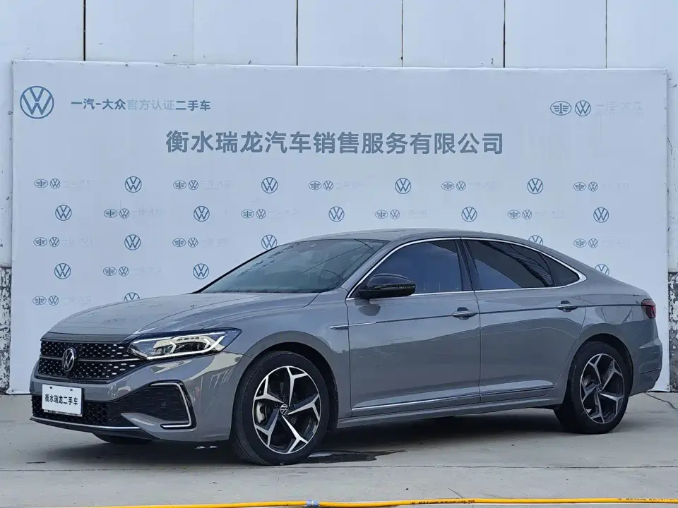 Volkswagen Passat 380TSI Starlight Dragon Glory Edition 2024