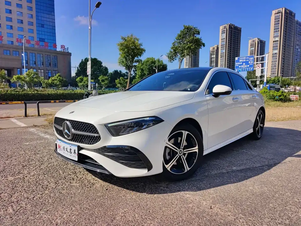 Mercedes-Benz A-Class A 200 L Fashion Edition 2024