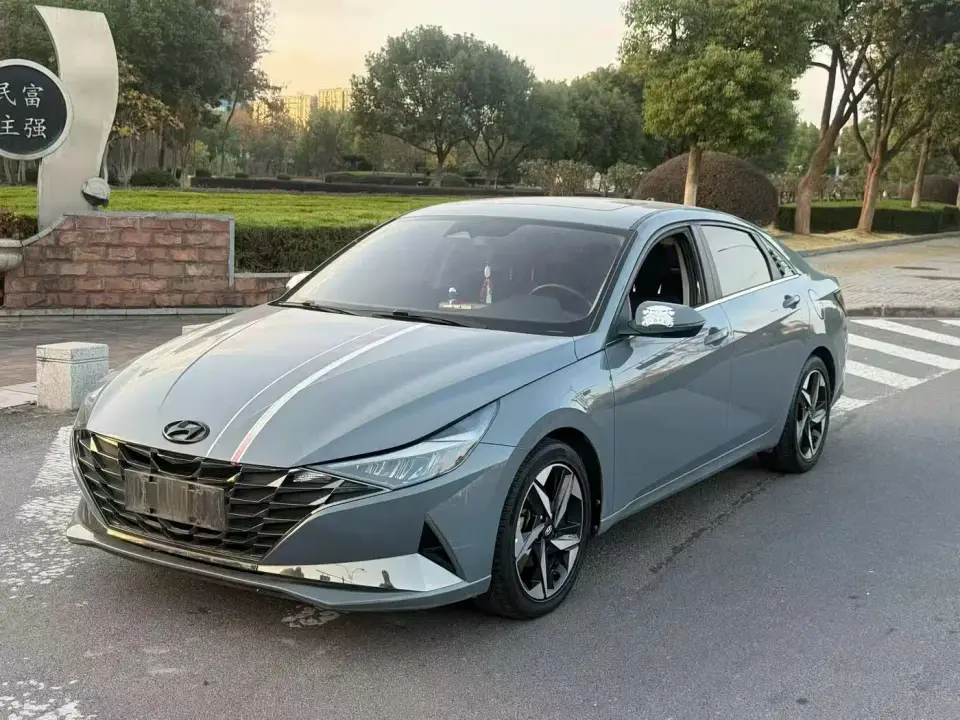 Hyundai Elantra 1.5L CVT LUX Premium Edition 2021