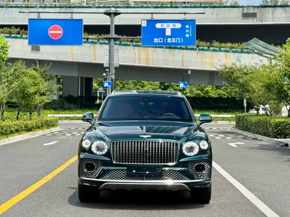Bentley Bentayga 4.0T V8 Long Wheelbase Elegance Edition 2023