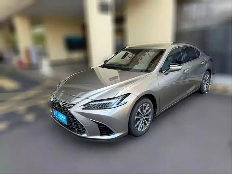 Lexus ES 200 Ultimate Edition 2025