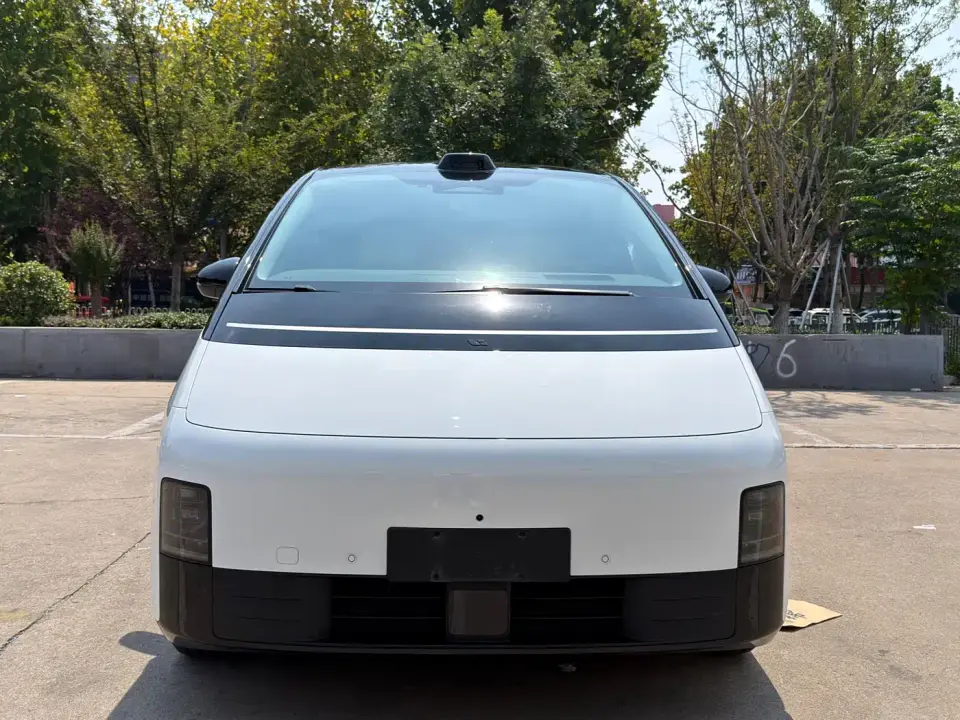 Li Auto MEGA Ultra 2025