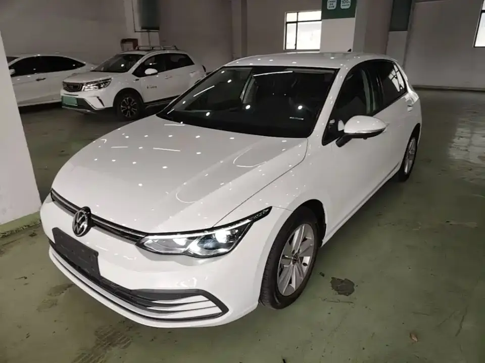 Volkswagen Golf 200TSI DSG 2021