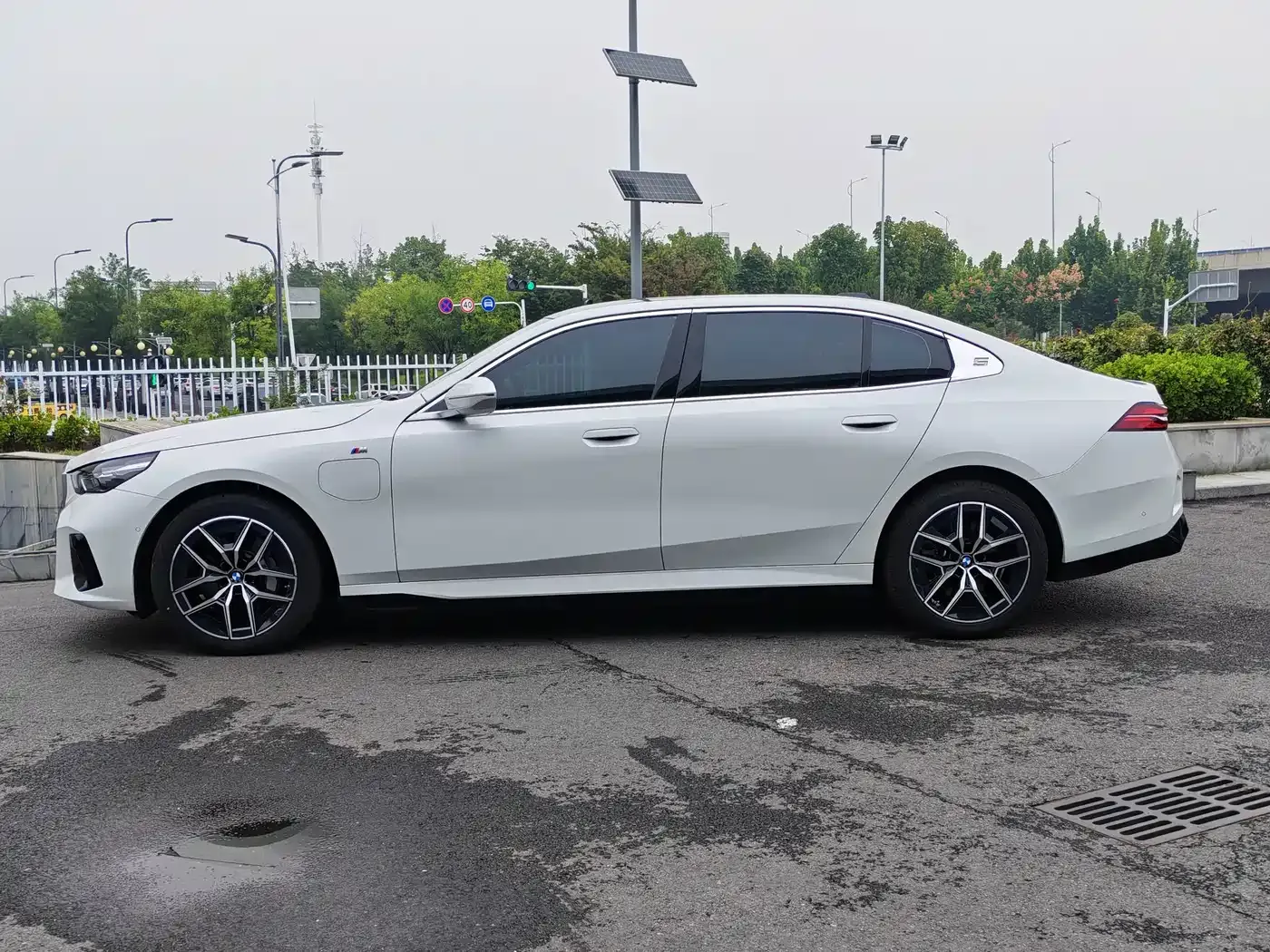 BMW i5 eDrive 35L M Sport Package 2026 — фото 8