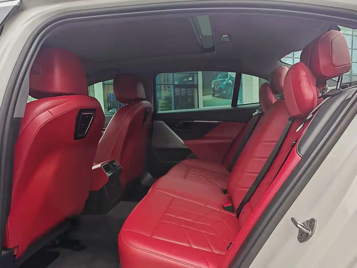 BMW i5 eDrive 35L M Sport Package 2026 — фото 14